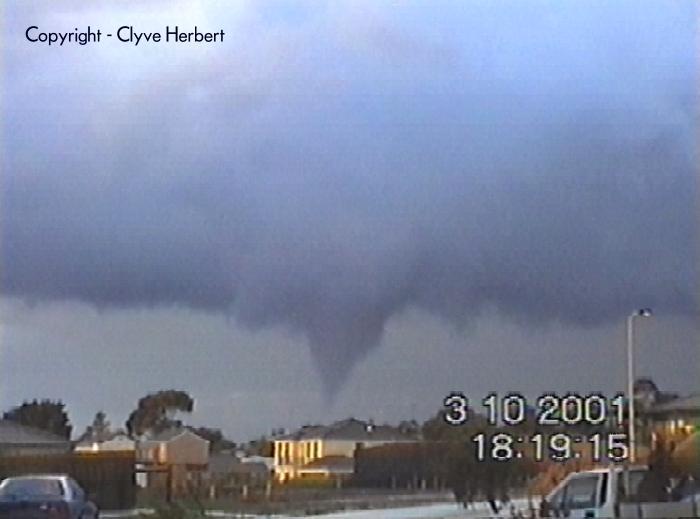 Leopoldtornado0018.JPG (29998 bytes)