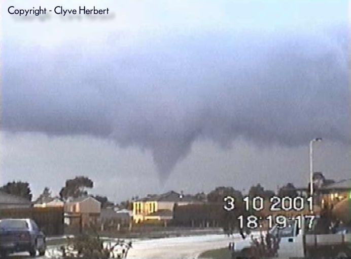 Leopoldtornado0029.jpg (32410 bytes)